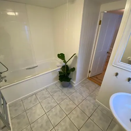 Cheerful One Bedroom In Mousehole. *