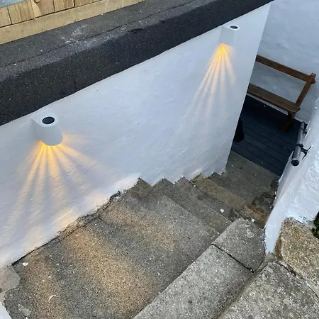 Cheerful One Bedroom In Mousehole. Mousehole