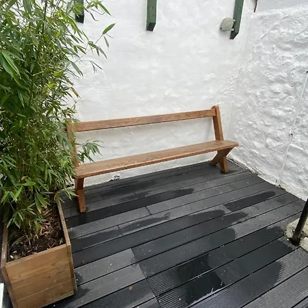 Cheerful One Bedroom In Mousehole.